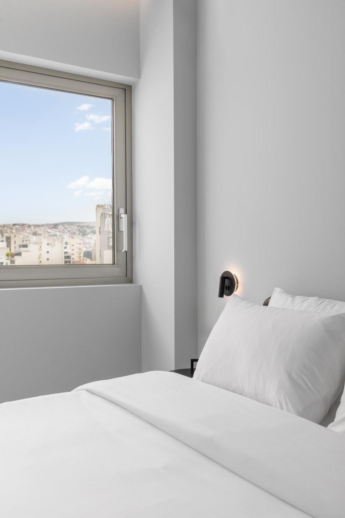Nero Luxury Suites By Zennova Thessaloniki Exterior photo